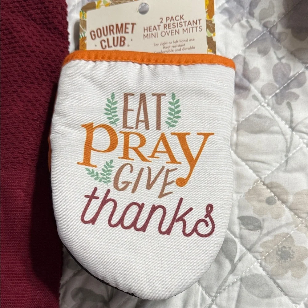 Burgundy Kitchen Towel and Oven Mitt Set